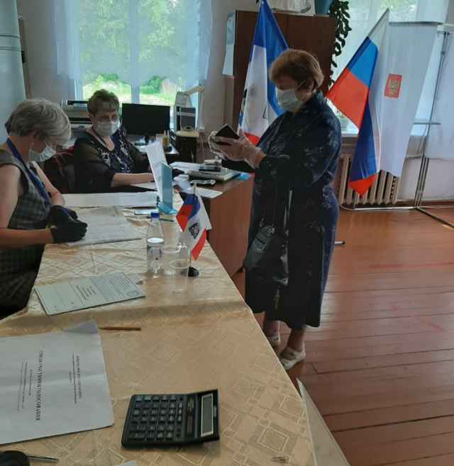 Голосование на участке в Мошенском районе