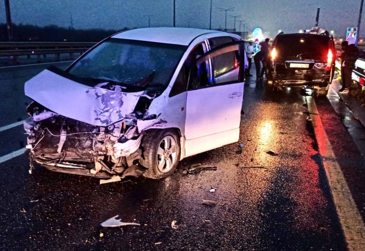 Причиной аварии, по данным ГИБДД, стало то, что водитель «Тойоты» не учёл погодные и дорожные условия.