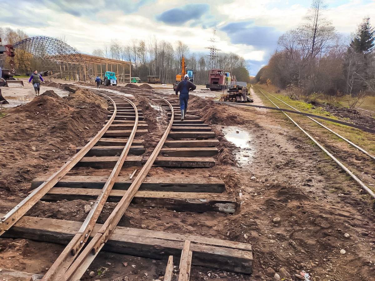 Музей Узкоколейной железной дороги в Тёсово-Нетыльском собирает каркас будущего депо