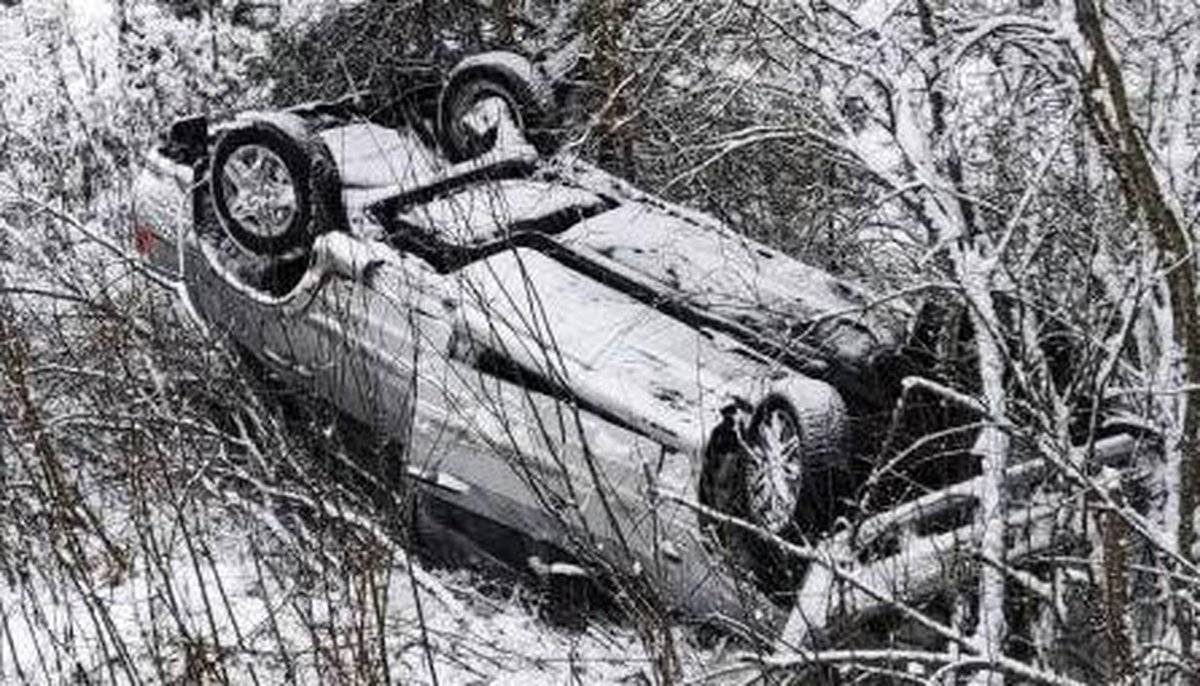 Причиной происшествия стало то, что автомобилист не учёл дорожные и погодные условия.
