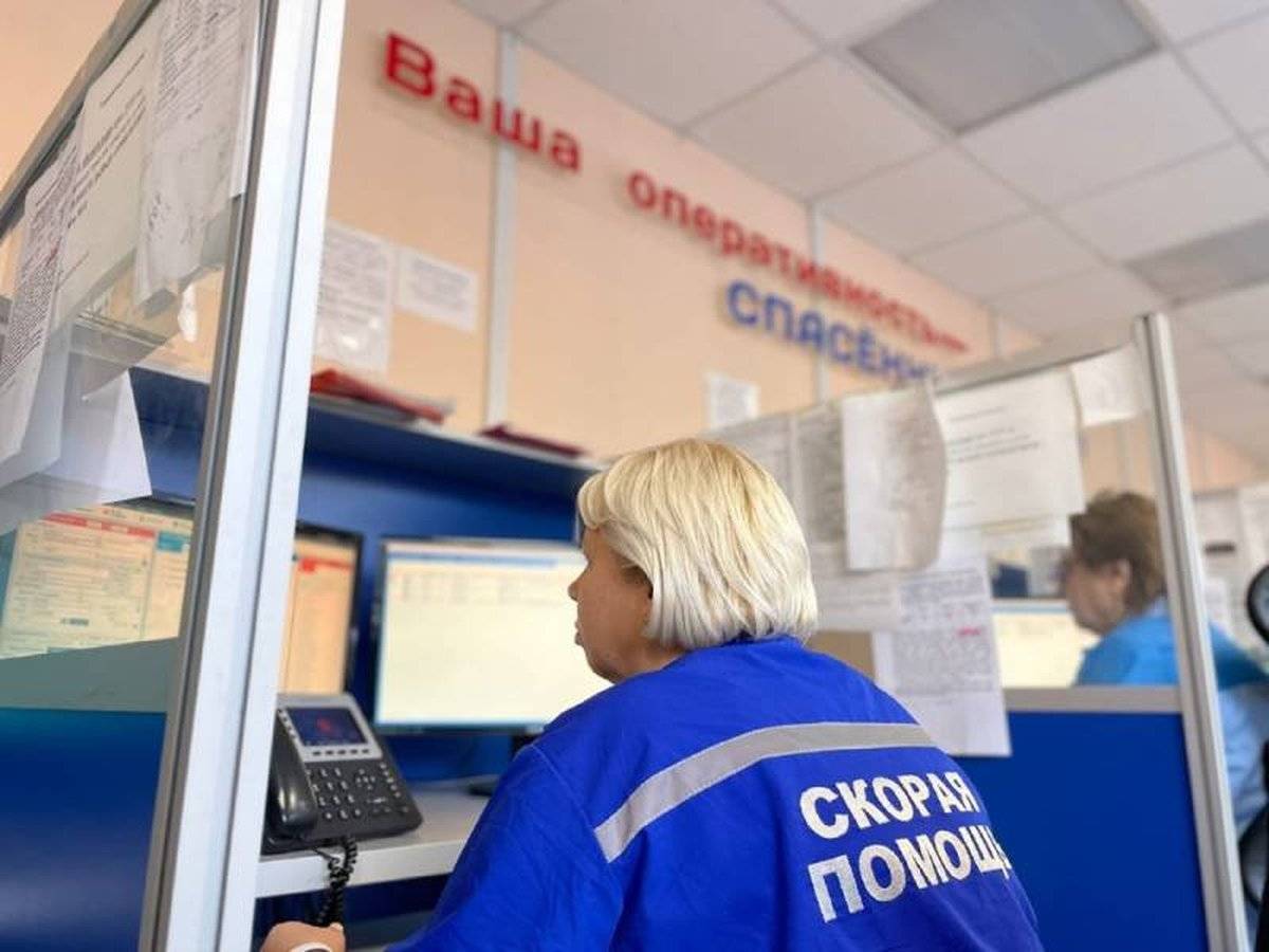 Бригада скорой помощи госпитализировала пострадавшую в Боровичскую ЦРБ.