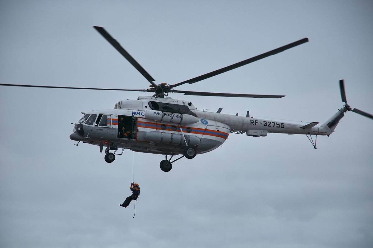 Беспарашютное десантирование с вертолета в режиме «зависания» – важный элемент подготовки спасателей