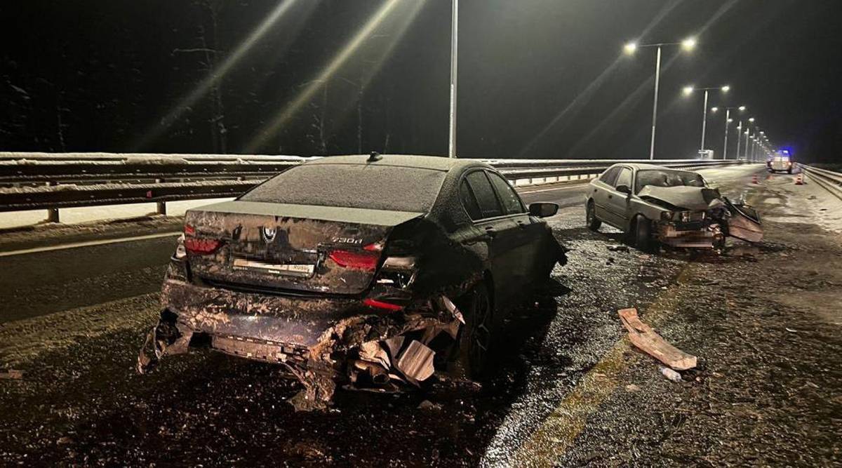 В стоявшую после аварии «БМВ» въехал 29-летний водитель на «Хендае Акцент».
