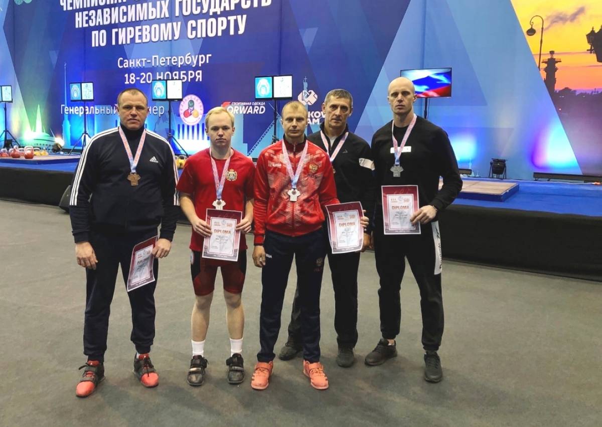 Новгородские гиревики в состязаниях среди любителей завоевали пять наград.