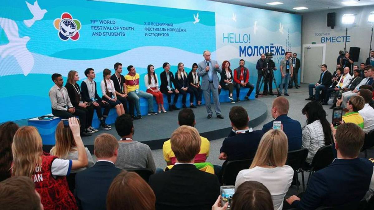 2017 год. Владимир Путин на Всемирном фестивале студентов и молодёжи.
