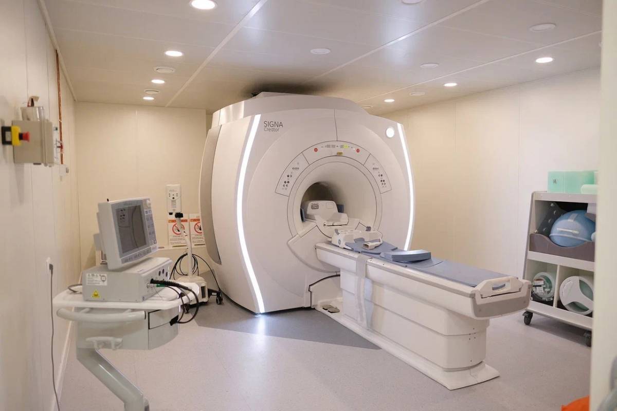 Если пациент прошёл обследование на аппарате МРТ, техника сама передаст данные обследования на электронную медицинскую карту человека.