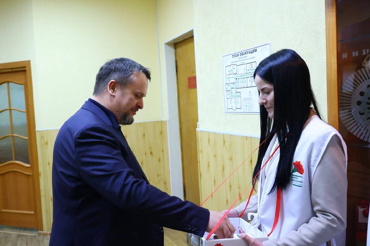 Губернатор Андрей Никитин принял участие в акции «Красная гвоздика».