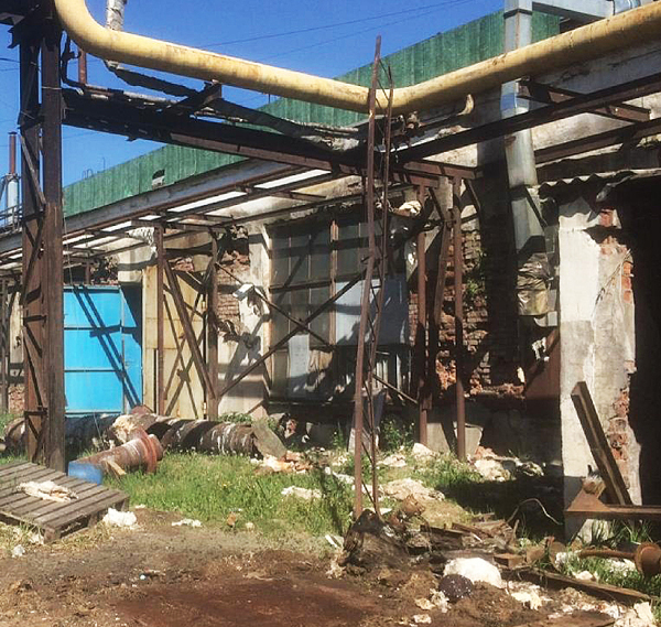 Ещё летом в пустующих помещениях на площадке Новгородского завода стекловолокна царила разруха