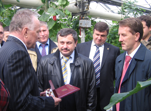 2006 год. Министр сельского хозяйства России Алексей Гордеев не раз бывал в трубичинских теплицах.