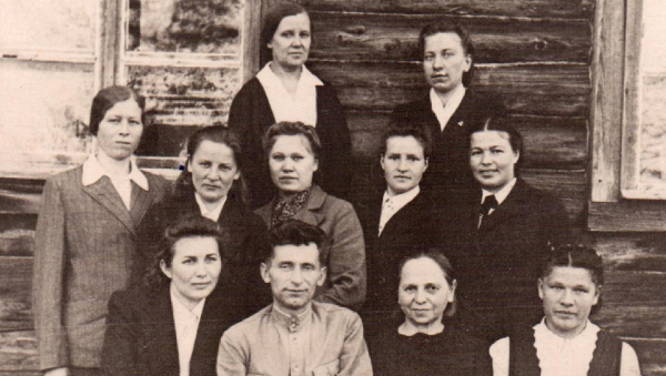 Коллектив учителей Богословской школы 1946 года