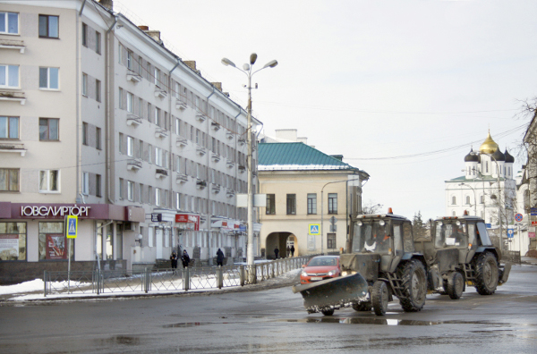 После снегопадов улицы Пскова сразу же убирают
