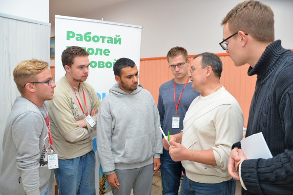 Фермер Иван Шульженок поделился со студентами, как ему удалось наладить выпуск 12 сортов сыра