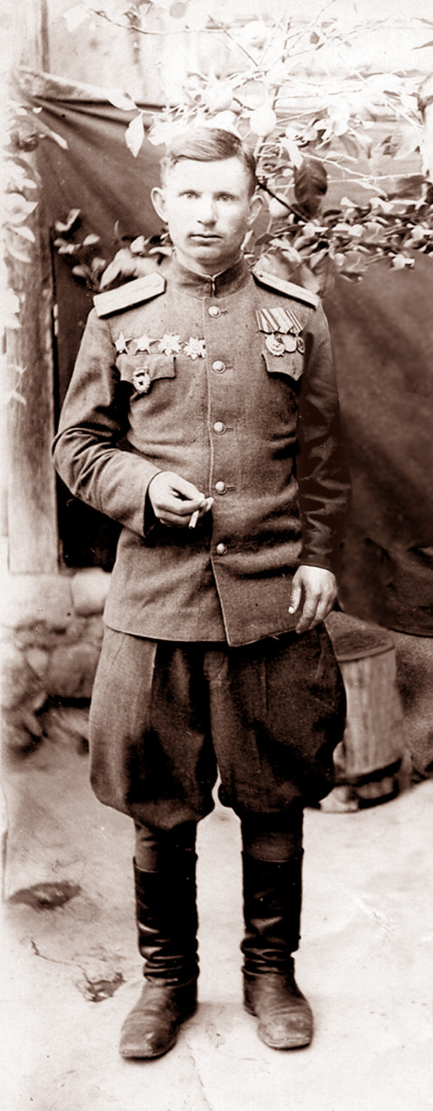 Этот снимок гвардии старшего лейтенанта Симона Карабанова был сделан в 1945 году в немецком городе Ратенов