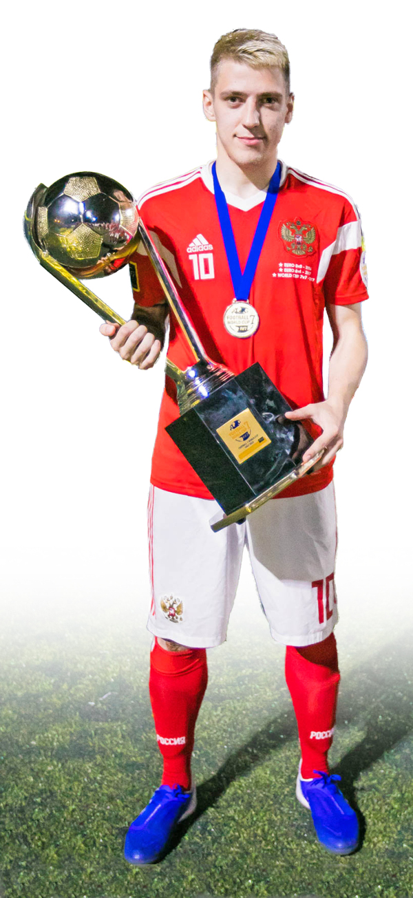 Рушанин Андрей Павлов с главным трофеем чемпионата мира «7 на 7»