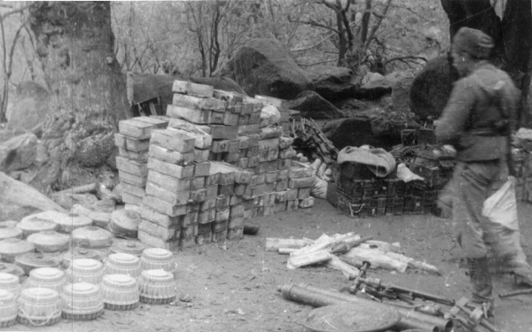 Боеприпасы противника, изъятые советскими солдатами
