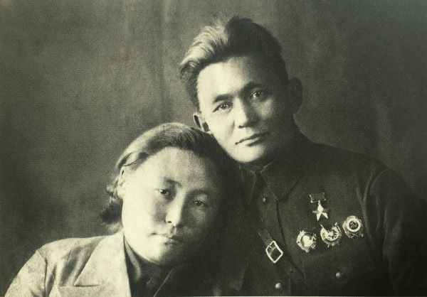 Жамбыл Тулаев с супругой (фото из архива Натальи Тулаевой)