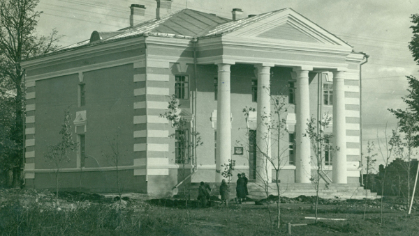 Здание Тихвинской военно-местной церкви. 1948 год. Из собрания Новгородского музея- заповедника