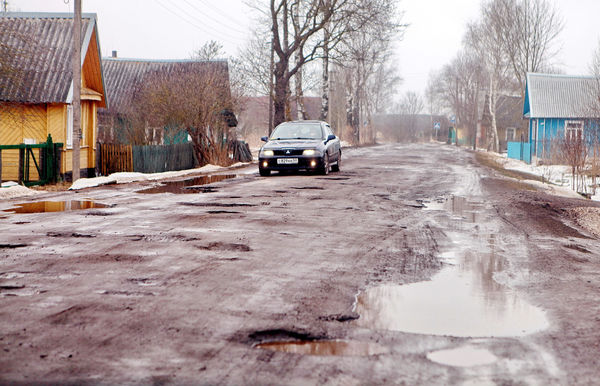 Жители д. Горки терпеливо ждут исполнения обещаний по ремонту дороги