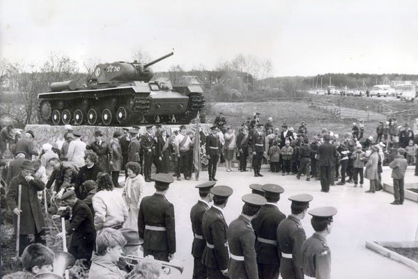 9 Мая 1988 года — день открытия памятника боевому КВ-1с