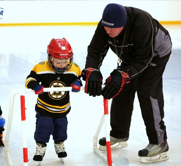Каждый год в хоккейный клуб идёт донабор малышей, которых опытный тренер учит делать первые шаги на льду
