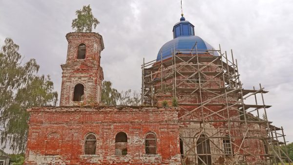 Десятипятницкий храм в деревне Серафимовка после 80 лет забвения обретает вторую жизнь