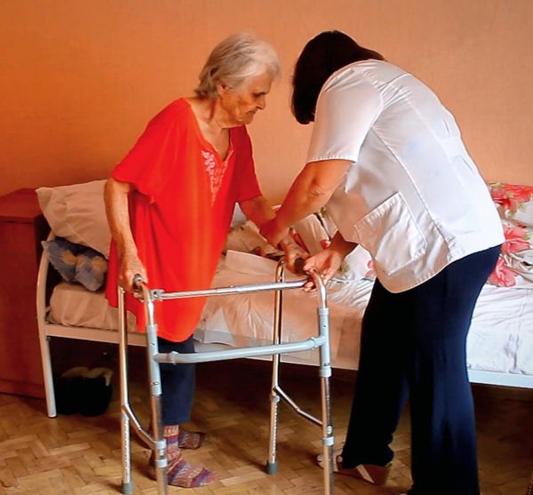 В Новгородской области система долговременного ухода за пожилыми людьми внедряется с 2018 года