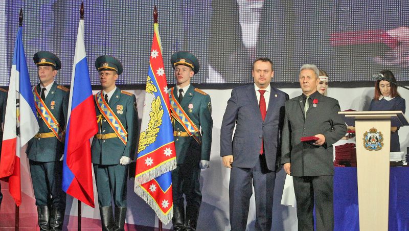 Перед форумом губернатор вручил новгородцам государственные награды