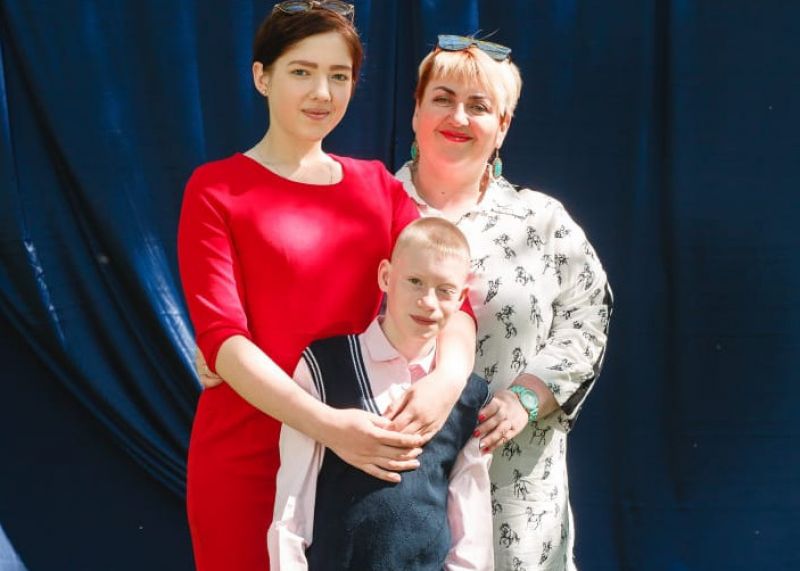 Светлана Владимировна со своей дочерью и сыном Артуром
