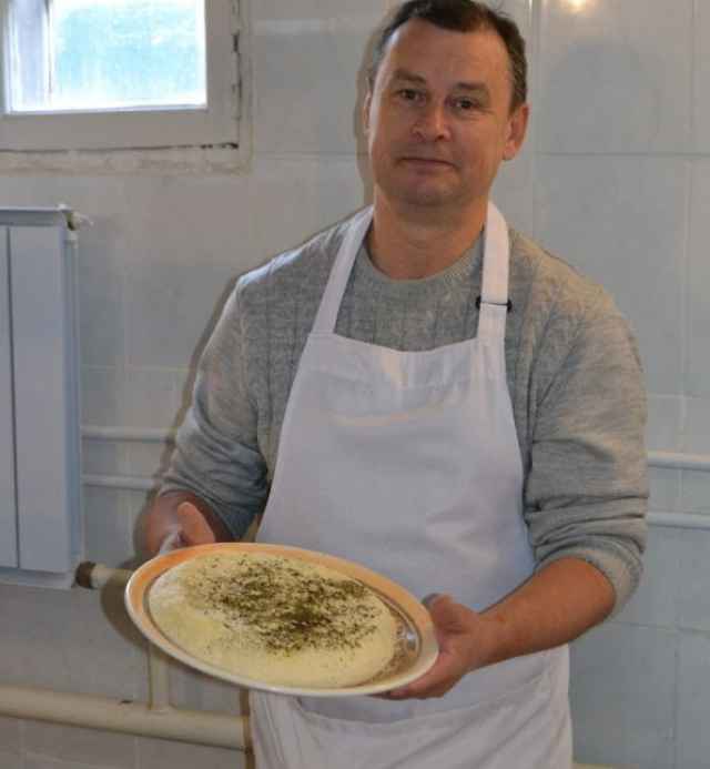 Сейчас сыроварня Ивана Шульженка предлагает покупателям 10 сортов натурального продукта.