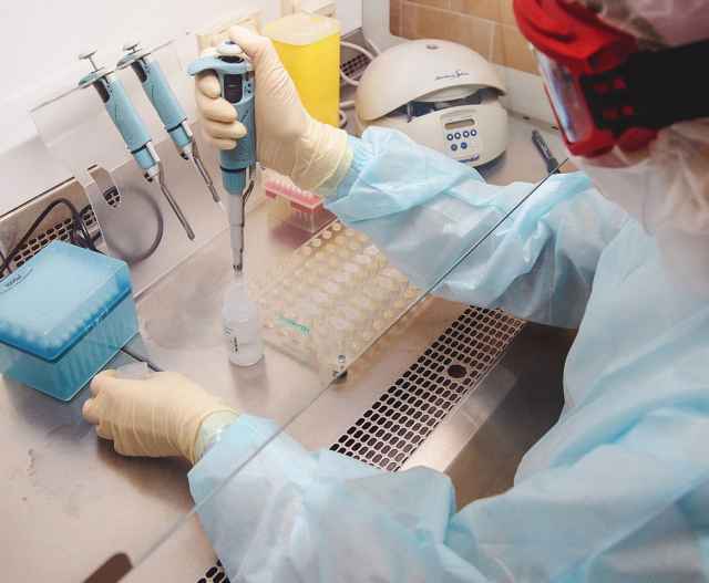 Вакцина, над которой работают российские учёные, будет воздействовать на ядро коронавируса