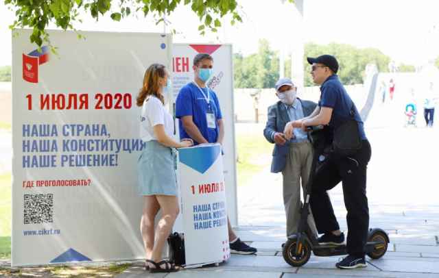 С 15 июня во всех районах области волонтёры рассказывают жителям о поправках в Конституцию РФ