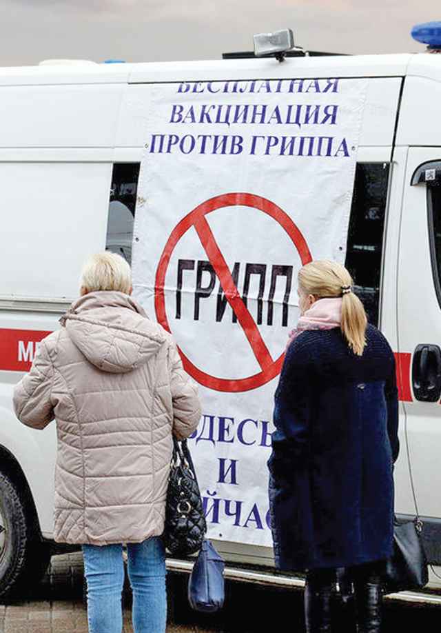 Мобильный комплекс на улице Большая Московская. Желающих сделать прививку — немало.