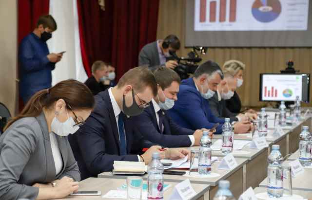 Заседание правительства прошло в  Мошенском (на фото) и в Великом Новгороде посредством видеосвязи.