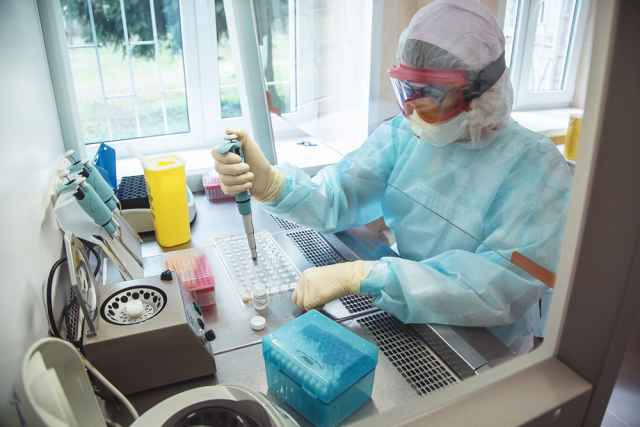 С начала пандемии в Новгородской области проведено более 165 тысяч исследований на коронавирус.
