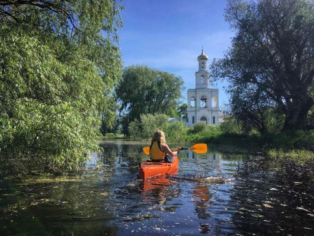 Участникам водных походов новгородские достопримечательности открываются с необычного ракурса.
