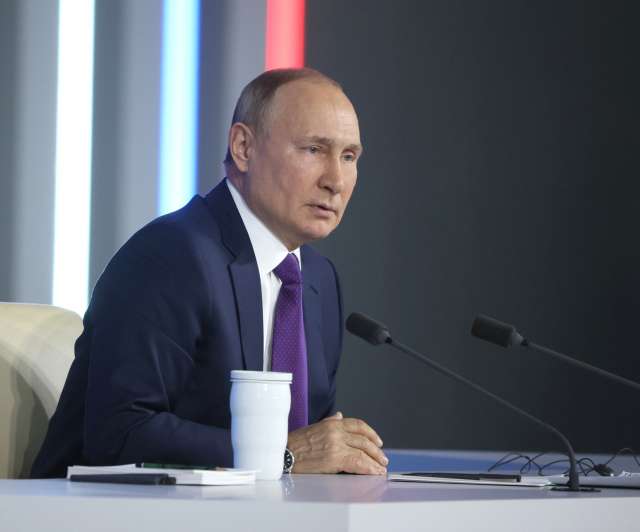17-я пресс-конференция Президента России шла 3 часа 56 минут, для сравнения, в 2020-м году онлайн-общение продлилось 4 часа 29 минут.