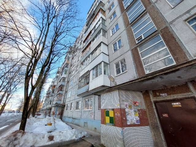 Вот этой обычной девятиэтажкой на улице Попова заинтересовались СМИ, прокуратура и следственный комитет.
