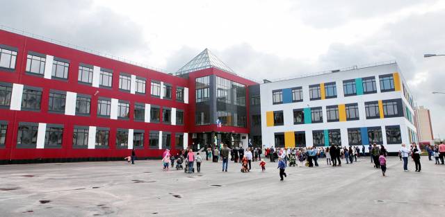 Для будущих первоклассников областного центра уже сформировано 3260 мест в школах города.