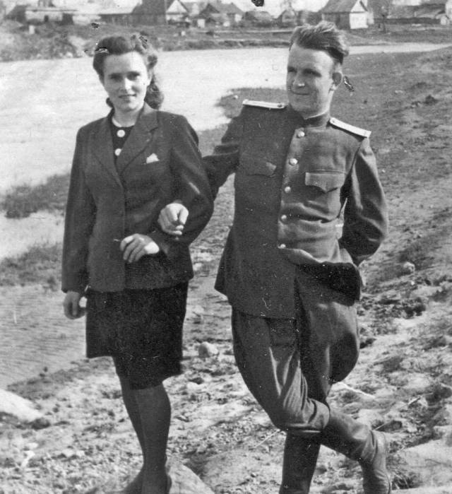 Виктор и Рида Золотухины. Великие Луки, 1945 год.