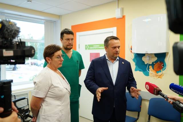 Андрей Никитин сообщил, что программу предоставления врачам квартир можно расширить.