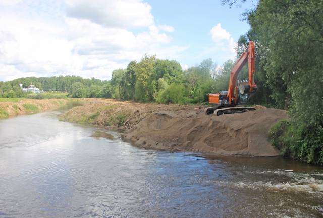 Проект по расчистке русла реки Явонь запущен по инициативе губернатора Андрея Никитина.