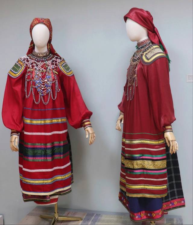 В коллекции Любови Алиповой развитие народного костюма прослеживается на протяжении почти двух столетий. Фото предоставлено Боровичским музеем истории