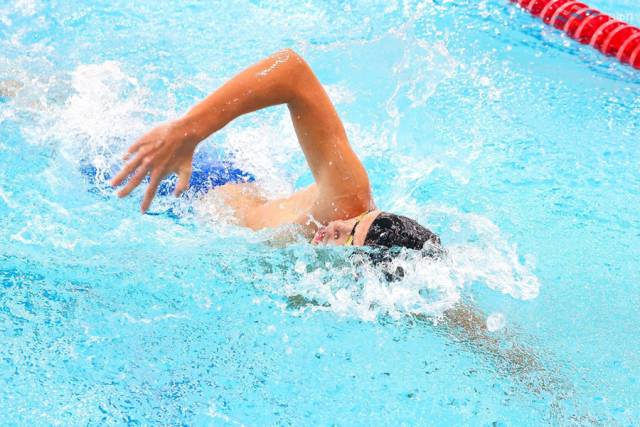 Василий Мельников впервые в истории новгородского плавания выиграл соревнования «Весёлый дельфин» в многоборье.