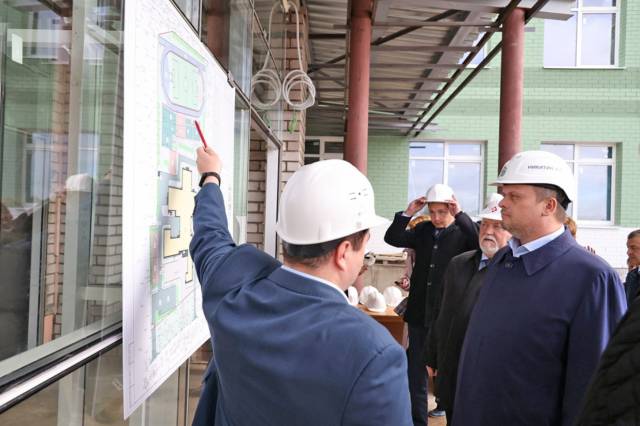 В конце сентября губернатор Андрей Никитин оценил ход строительства гимназии в Малой Вишере.