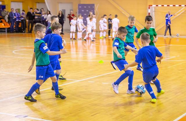 Пока в новгородском филиале академии «Динамо» будут тренироваться дети с 7 до 11 лет.