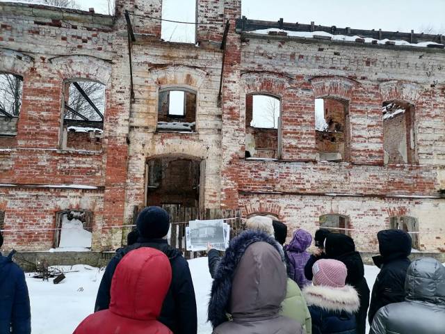 К сожалению, бывшая усадьба Любищева в Оскуе находится в разрушенном состоянии.