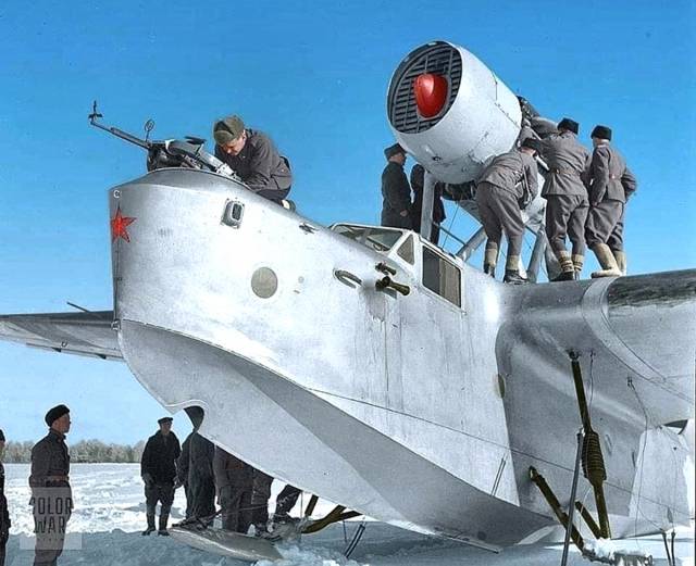 Гидросамолёты МБР-2 выпускались в СССР с 1932 года.