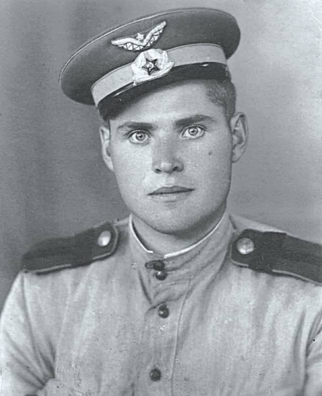 Старшина Николай Кириллов, 1945 год (г. Бузэу, Румыния).