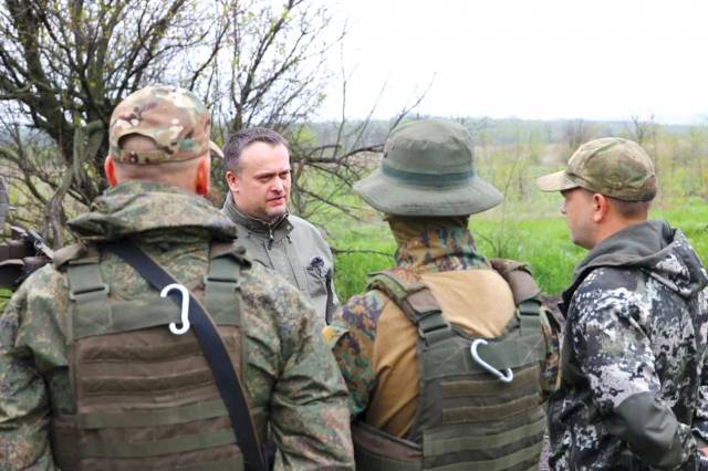 Общаясь с военнослужащими, Андрей Никитин отметил, что приоритетная задача правительства области — поддержка семей мобилизованных.