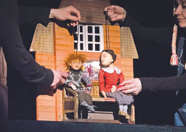 Что такое дружба? На этот вопрос стараются ответить герои спектакля «Вафельное сердце» по одноимённому произведению Марии Парр в постановке санкт-петербургского театра «Кукольный Формат».